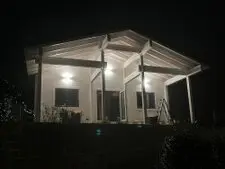 Maison en bois peinte en blanc – façade extérieure SGWH